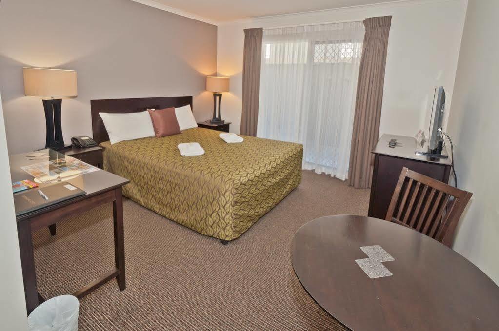 Redcliffe Motor Inn מראה חיצוני תמונה